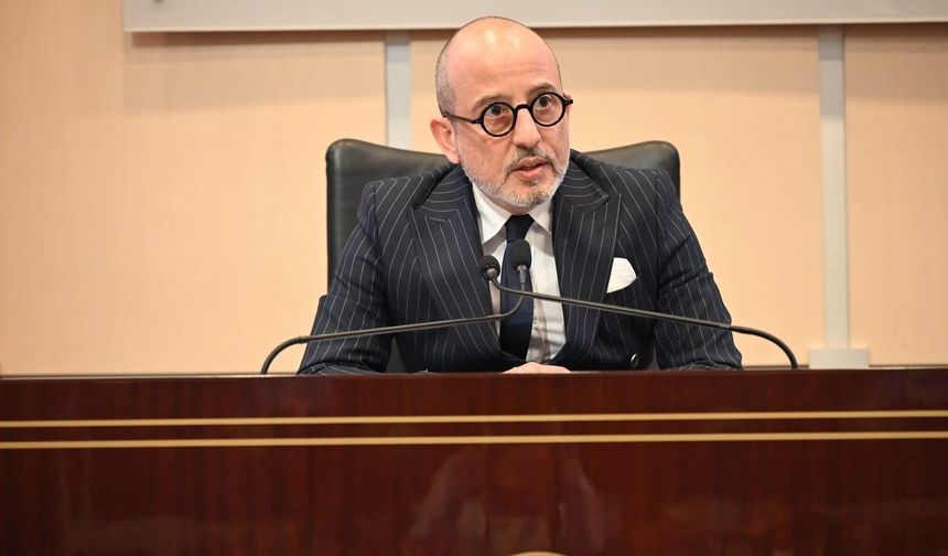 "Mesleğimizin geleceğini kime emanet ediyoruz?"